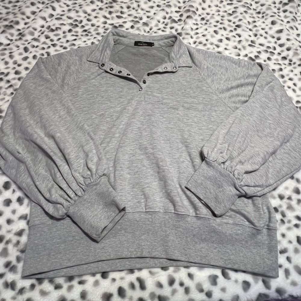 Wide Arm Grey Quarter Button